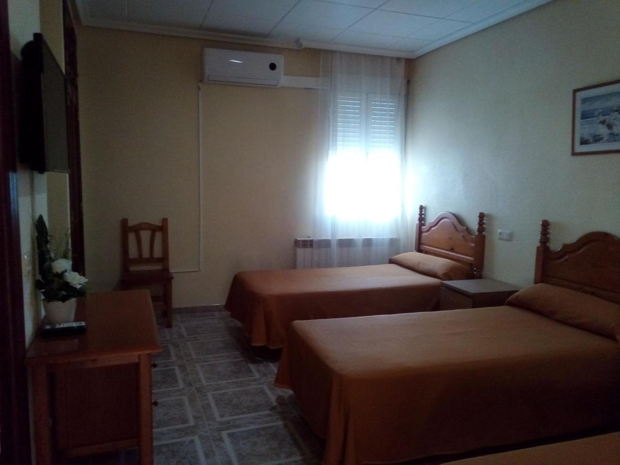 Hostal Avila Оканья Экстерьер фото