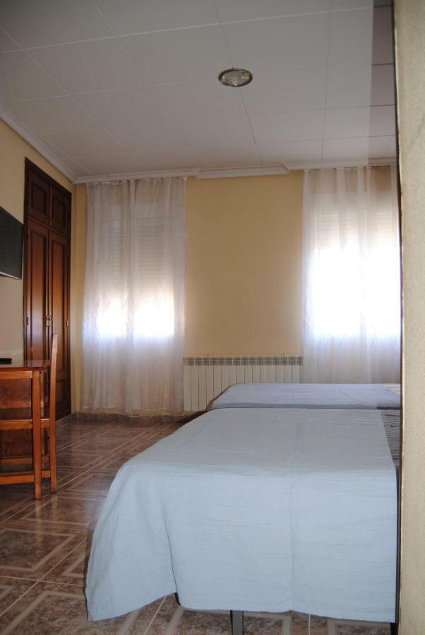 Hostal Avila Оканья Экстерьер фото